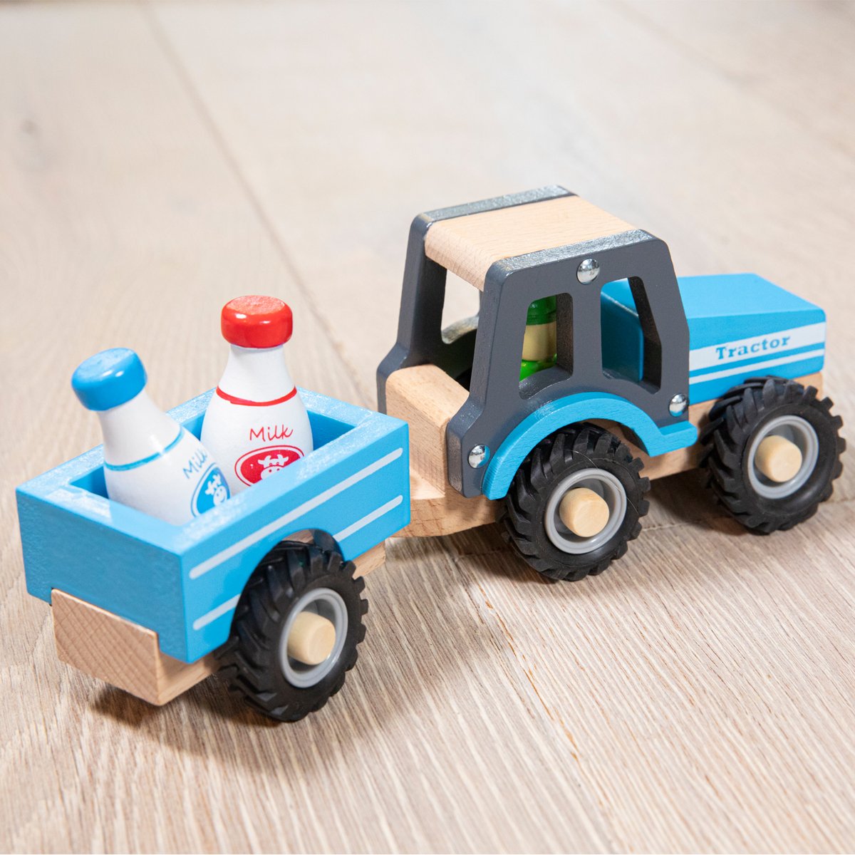 Houten Tractor Blauw | Set met melk