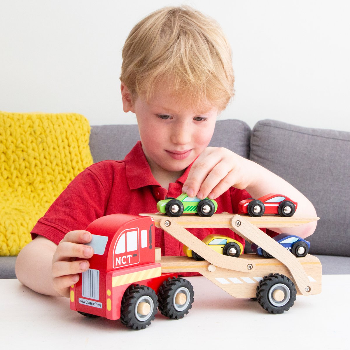 Houten autotransporter | inclusief 4 auto's