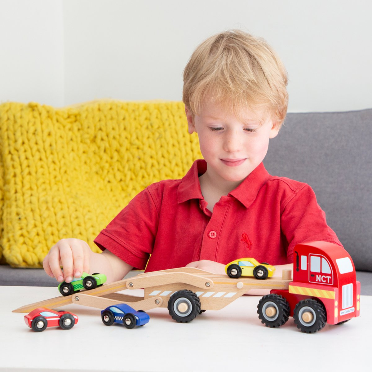 Houten autotransporter | inclusief 4 auto's